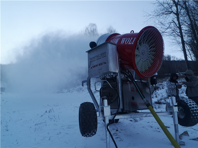 諾泰克造雪機之亞布力滑雪場造雪現(xiàn)場