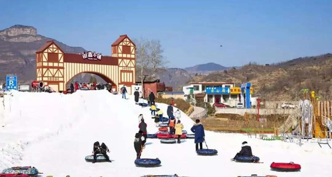 河北邯鄲田鑫小鎮(zhèn)人工造雪機造雪現(xiàn)場